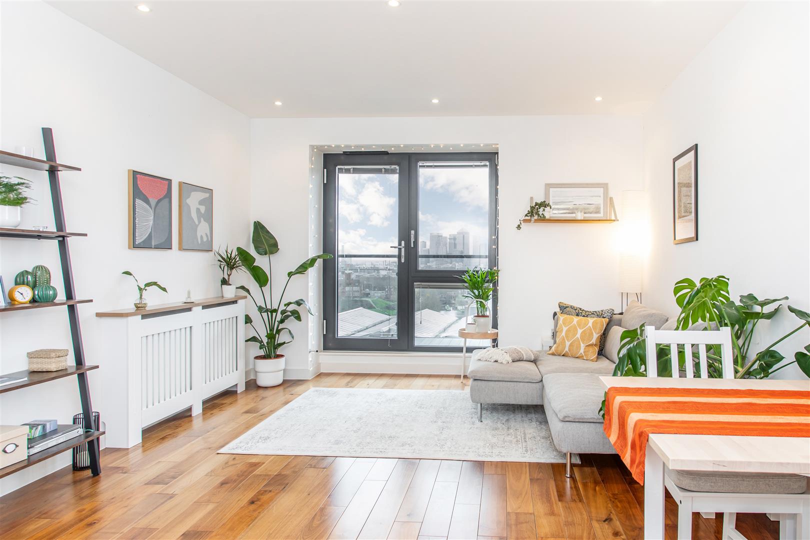 1 bed property in Grand Regent Tower, Bethnal Green